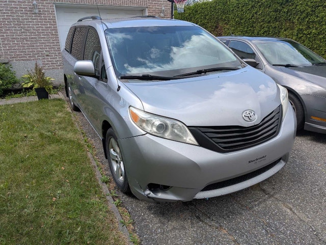 Toyota Sienna 2012 — photo 3