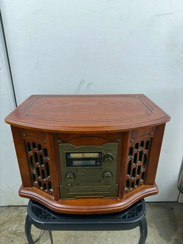 Vintage Style 5-in-1 Record Player with CD Radio in Arts & Collectibles in Mississauga / Peel Region - Image 4