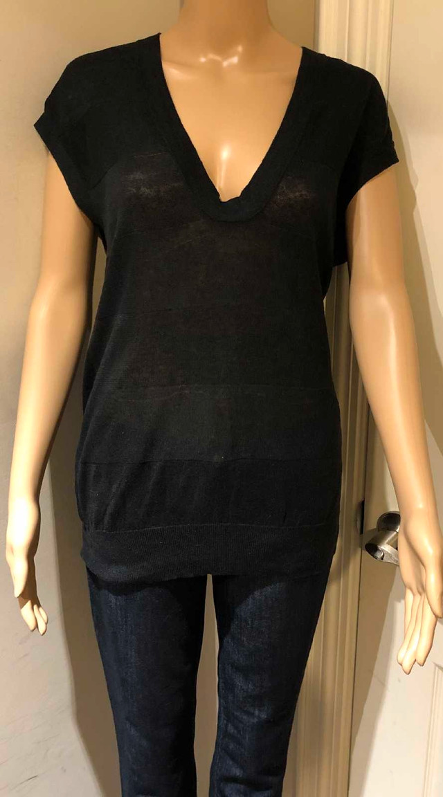 Club Monaco Linen Top Size XS/S in Women's - Tops & Outerwear in City of Toronto - Image 2