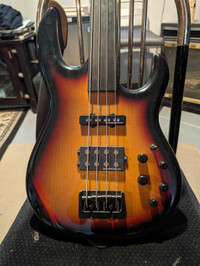 Carvin LB70 fretless bass USA Seymour Duncans