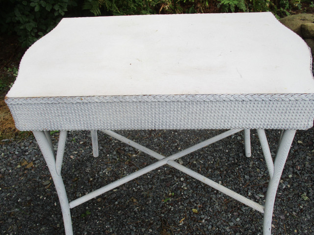 Vintage Wicker Hall Table --Great Condition in Other Tables in New Glasgow - Image 2