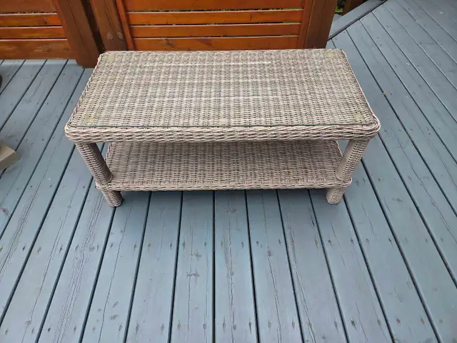 Outdoor /indoor Wicker Coffee Table  in Coffee Tables in Kitchener / Waterloo - Image 2