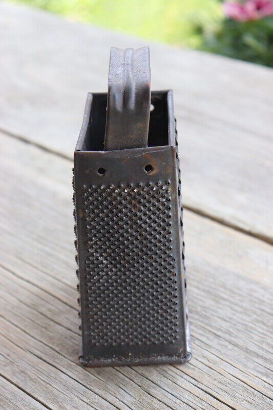Vintage Metal Kitchen Box Grater - Small Size in Arts & Collectibles in London - Image 2