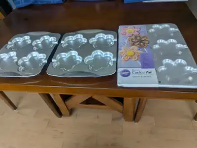 Wilton Blossom Cookie / Cake Treat Pan (3 sets), View more