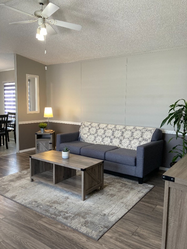 Furnished Mobile Home (3 bedroom, 2 bathroom) Houses for Sale Red