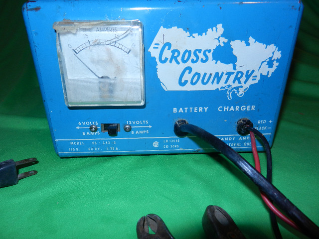 CHARGEUR À BATTERIE 12-6 volts  VINTAGE in Other in Laval / North Shore