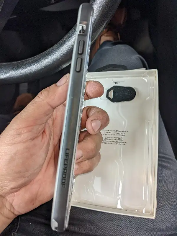 LifeProof Next Snowproof iPhone 7/8 Plus Case Black Crystal in Cell Phone Accessories in Mississauga / Peel Region - Image 6