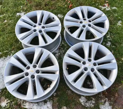Set of 4 factory alloy rims in very good condition. Some scratches but no bend. Used on a Chevy Cruz...
