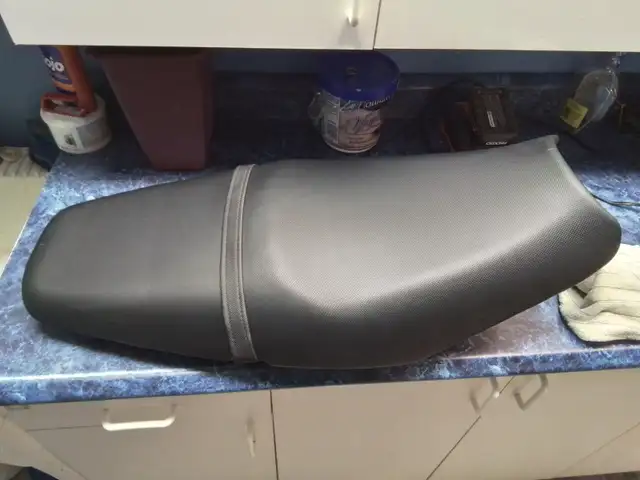 Kawasaki ZX14/CONCOURS 14 SEAT in Motorcycle Parts & Accessories in Oshawa / Durham Region - Image 2