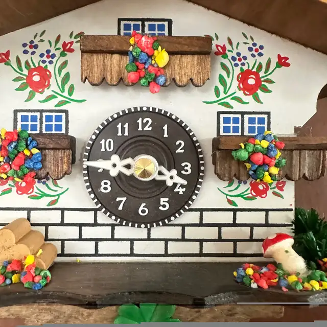 German Chalet swinging girl pendulum clock in Other in Oshawa / Durham Region - Image 6