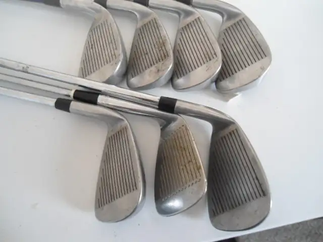 SET OF MEN'S RIGHT HANDED GOLF CLUBS WITH GOLF BAG in Golf in Sudbury - Image 8