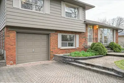 Beautiful 3BR Family Home in College Park, Oakville – $3,900/mo