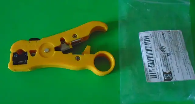 4 X Power Supply 12Vdc 5A in System Components in City of Montréal - Image 3