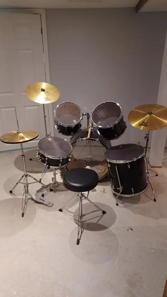 NEW PRICE!!! Drum kit in Drums & Percussion in Oshawa / Durham Region - Image 2