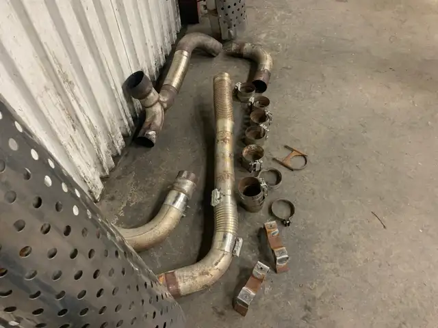 truck exhaust in Heavy Trucks in Peterborough - Image 6