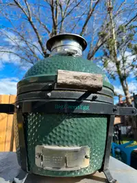 BIG GREEN EGG MINIMAX BGE FULLY LOADED WITH STAINLESS TABLE!
