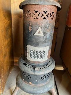 Perfection 1913 Oil Heater For Decoration Only With all the Parts There's some Rust on the oil Conta...