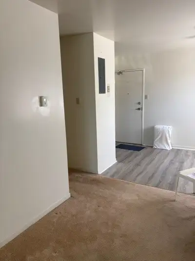 2 bedroom in quiet, mature building. Walking distance to the hospital. Onsite building super, 1 park...