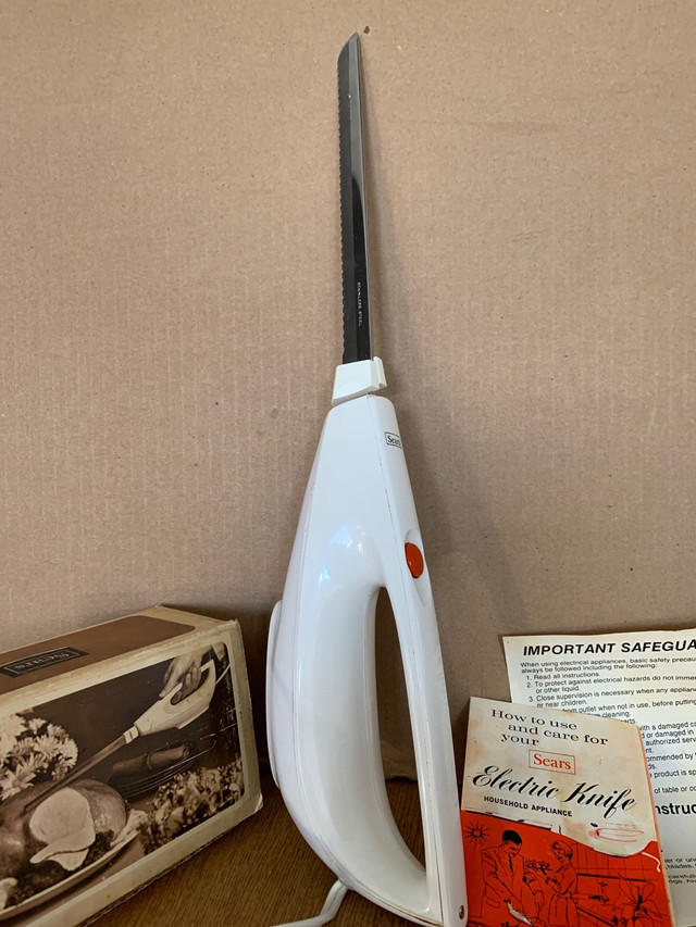 Vintage Sears electric Knife  in Kitchen & Dining Wares in Winnipeg - Image 2
