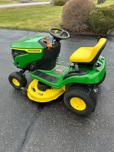 John Deere Lawn Tractor S100, View more