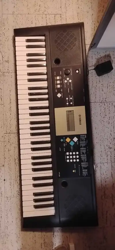 This Yamaha YPT-220 keyboard features 61 keys and offers a variety of voices and styles for beginner...