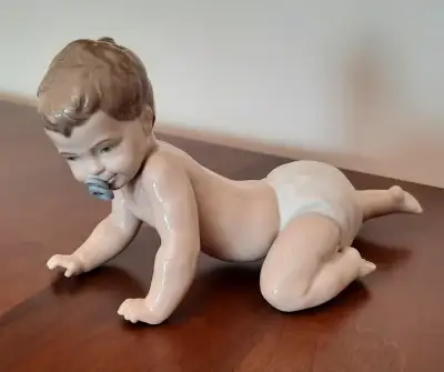 Lladro Bébé en Porcelaine - Cadeau? / Porcelain Crawling Baby