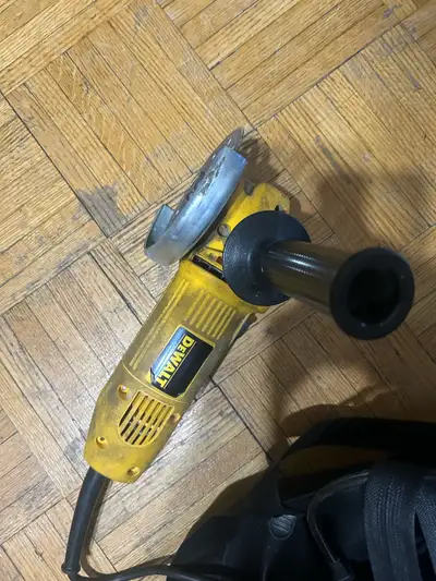 This DeWalt angle grinder is a reliable and powerful tool that has been previously owned and shows s...