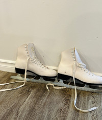 Women’s Ice Skates, Size 9