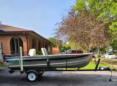 Get ready for your next fishing adventure with this reliable 14' Grumman aluminum fishing boat, comp...