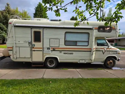 1982 Vanguard motorhome Runs great! Heater and air conditioner both work great! Sleeps 5 comfortably...