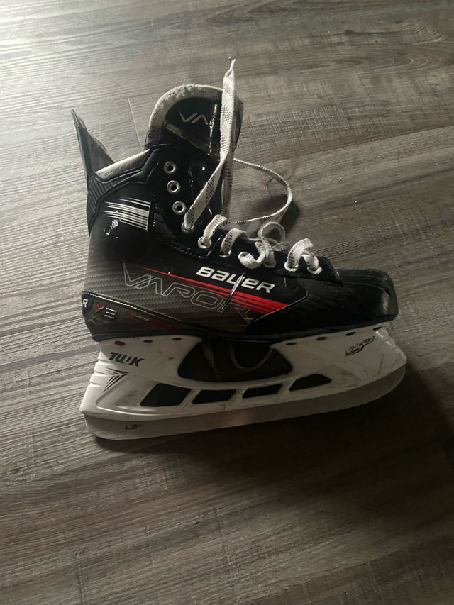 Bauer Vapor x3 skates sz 10 EE in Hockey in Sault Ste. Marie - Image 2