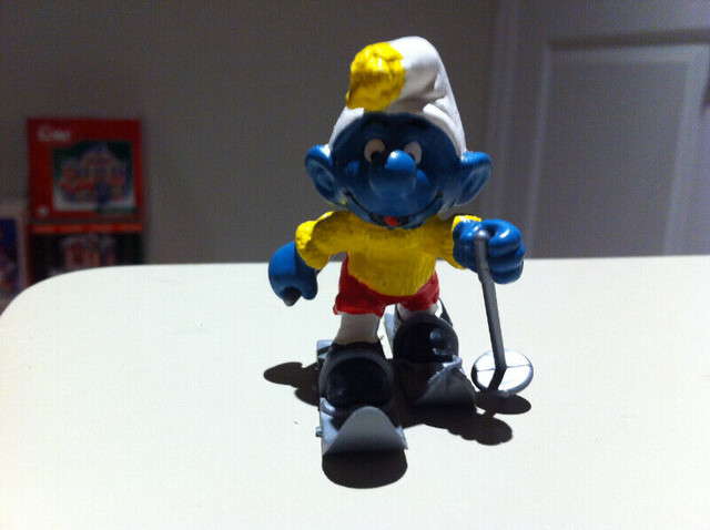Super Smurfs - Vintage Cross Country Ski Smurf in Arts & Collectibles in Ottawa