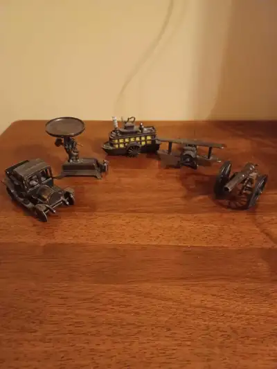 Scale sharpener is damaged. Cannon is missing sharpener. Boat has corrosion on the stacks.