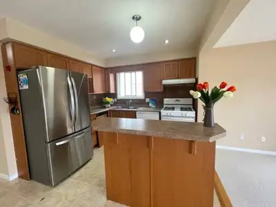 *House for Rent*Spacious 4-bedrooms, 3.5 bath, close to transit