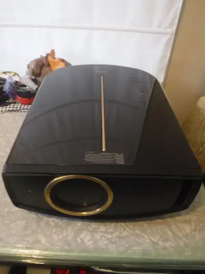 JVC DLA-RS25-U Home Theater Projector, View more