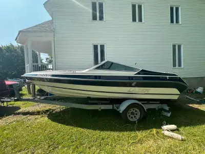Bateau Lazer 21Pied Moteur V8 in board Mécanique A1 Pied Mercruser Cody Cabine Année 1981 Vien avec...