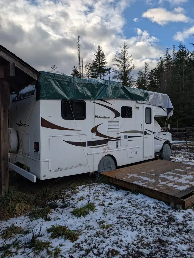 2012 Ford Adventurer 23' motorhome with 350 hp, very clean! in RVs & Motorhomes in Nelson - Image 3
