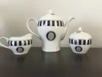 Tea set ( 9 pieces including 6 plates ( Versachi )