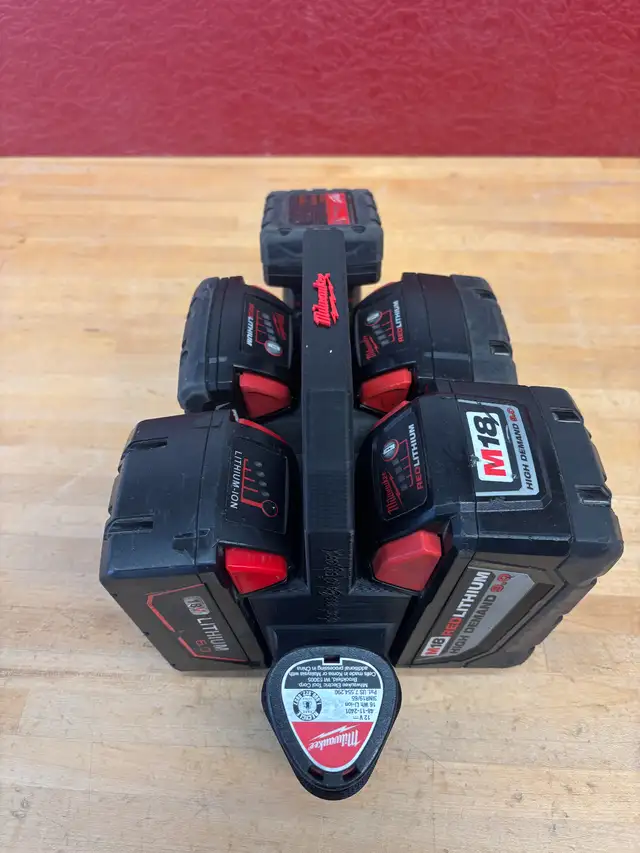 Battery Caddy for Milwaukee Combo – holds 4xM18 and 2xM12 Bat in Power Tools in Markham / York Region - Image 4