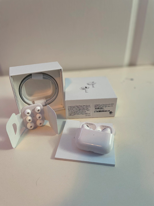 BUNDLE DEAL Magsafe Battery + Airpods in General Electronics in Markham / York Region - Image 4