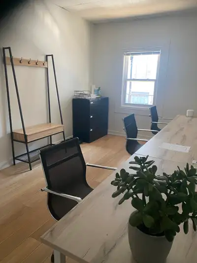 Office space downtown Burlington in perfect condition at the Village Square. Upper floor facing Pine...