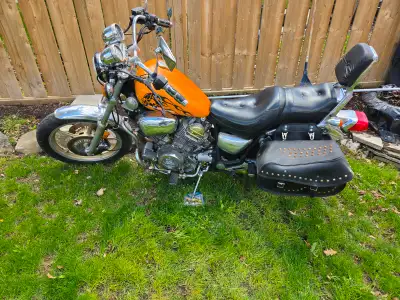 1985 yamaha virago 1000. This is a great starter bike for new rider or great rejuvenate garage proje...