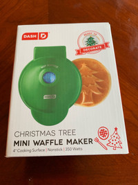 NEW Mini Waffle Maker - Christmas Tree