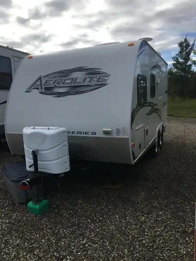 2012-21 foot aerolite travel trailer tandem axles loaded inside used three time new 1000 mattress ne...