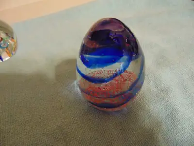 EGG SHAPED PAPER WEIGHT WITH BLUE AND RED SWIRLS GROUND BASE, View more
