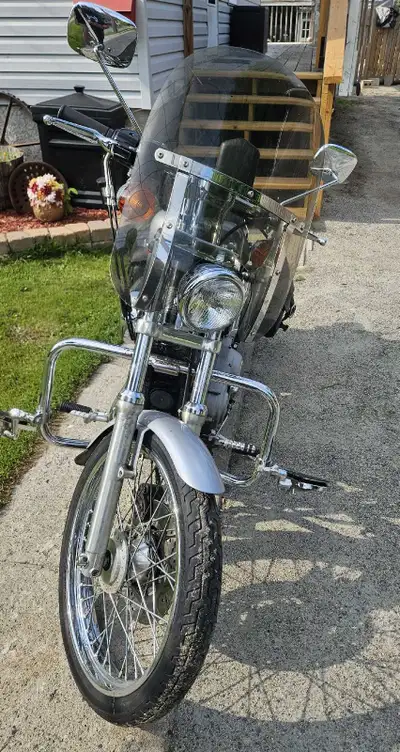 15,650km Quick detachable windshield and backrest also have aftermarket handle bars 11" rise from st...