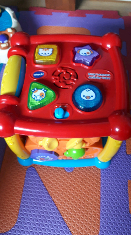 Vtech Busy Learners Cube in Toys in Moncton