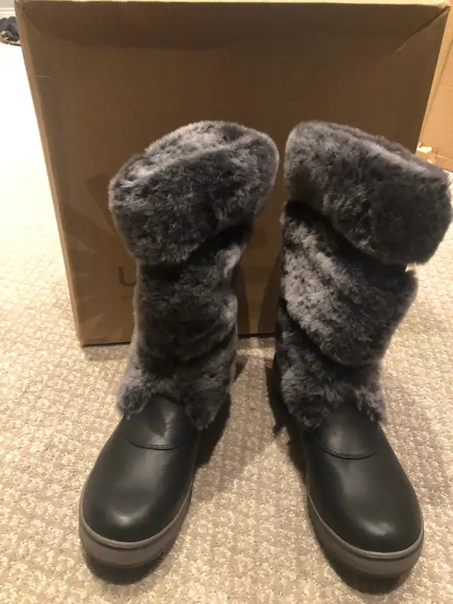 UGGS BOOTS in Women's - Shoes in Markham / York Region - Image 4