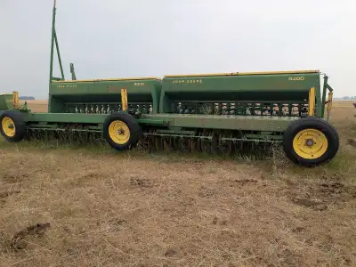 For sale is a 20ft John Deere 9300 hoe drill