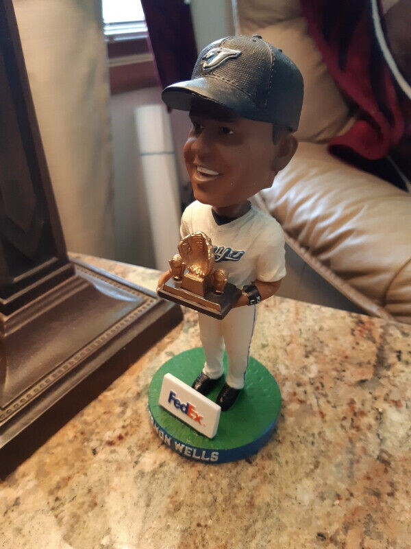FIRST $85~ Bobble head Vernon Wells Toronto Blue Jays Gold Glove in Arts & Collectibles in St. Catharines - Image 4